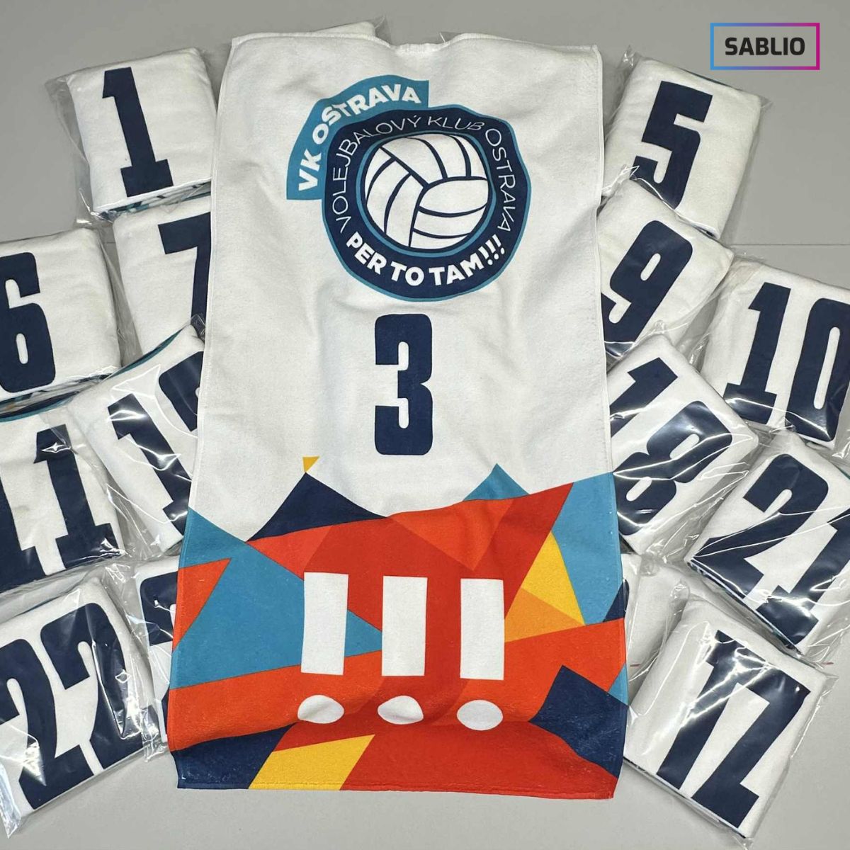 Když klub nechce řešit deset dodavatelů. V SABLIO vyrábějí merch, textil i branding pro sportovní týmy